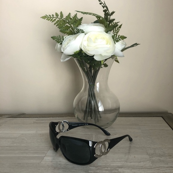 Authentic Chanel Sunglasses 🕶 - Picture 5 of 16